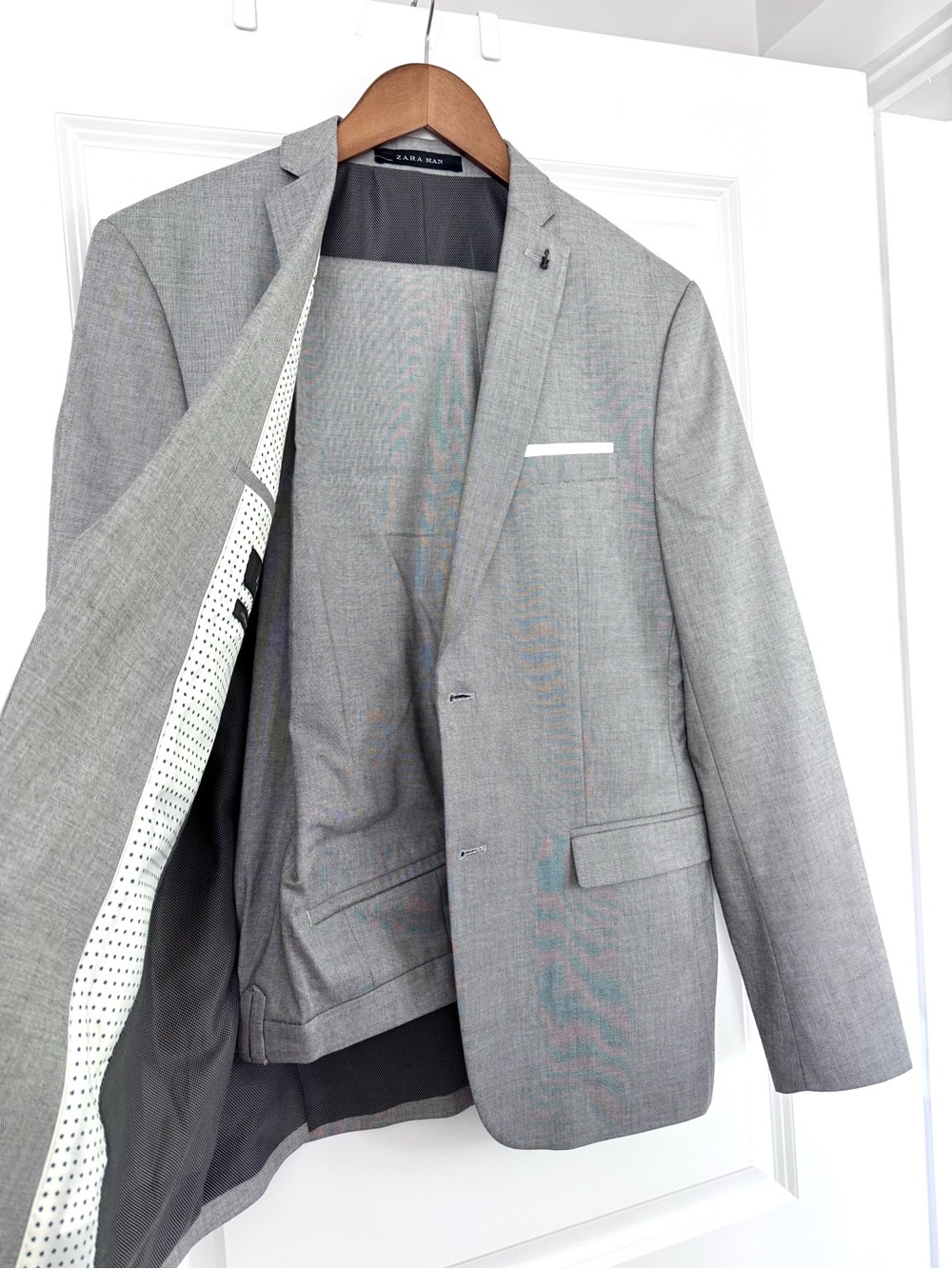 ZARA Man Light Gray Suit Blazer (sz 40) and Pants (sz 34) Classic Tailored Style